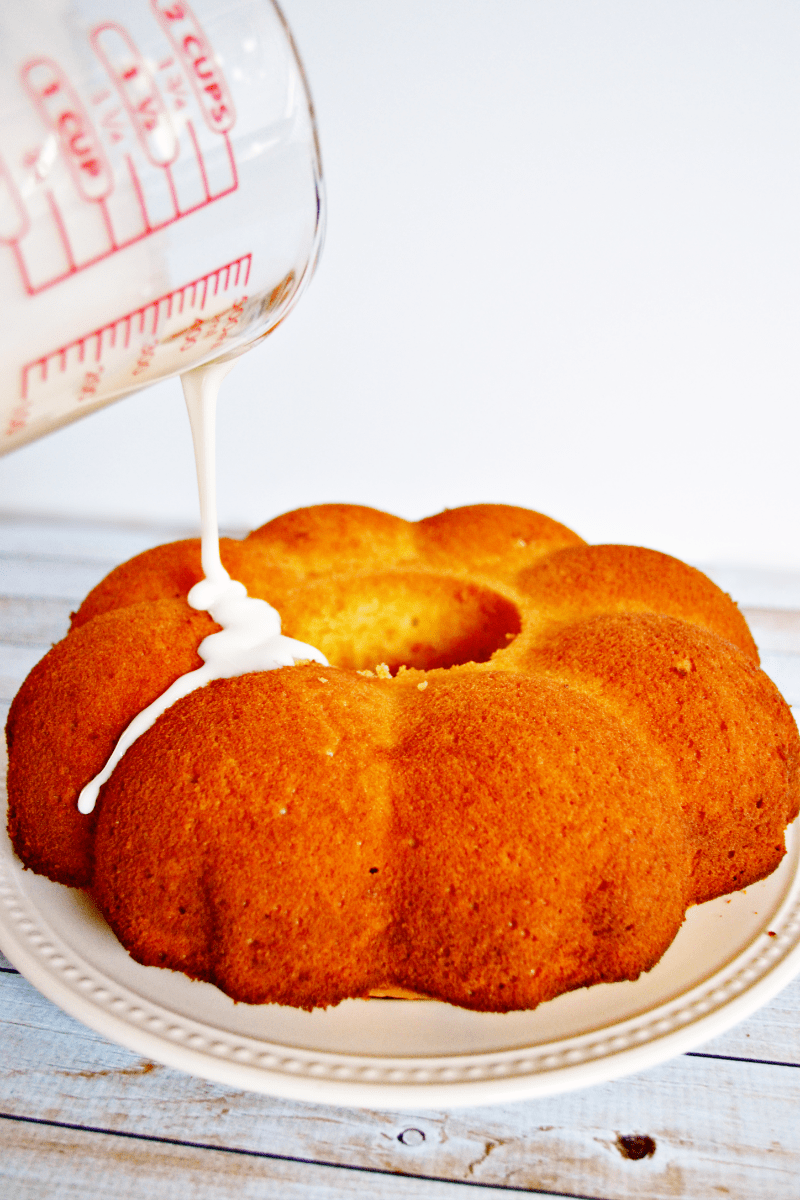 Old-Fashioned 7UP Pound Cake Recipe | Today's Creative