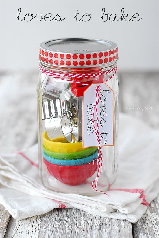 loves_to_bake_gifts_in_a_jar