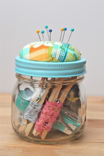 sewing-kit-in-a-jar