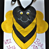 Will you 'Bee mine Valentine Card'! Love this super cute Valentine's Day paper craft.