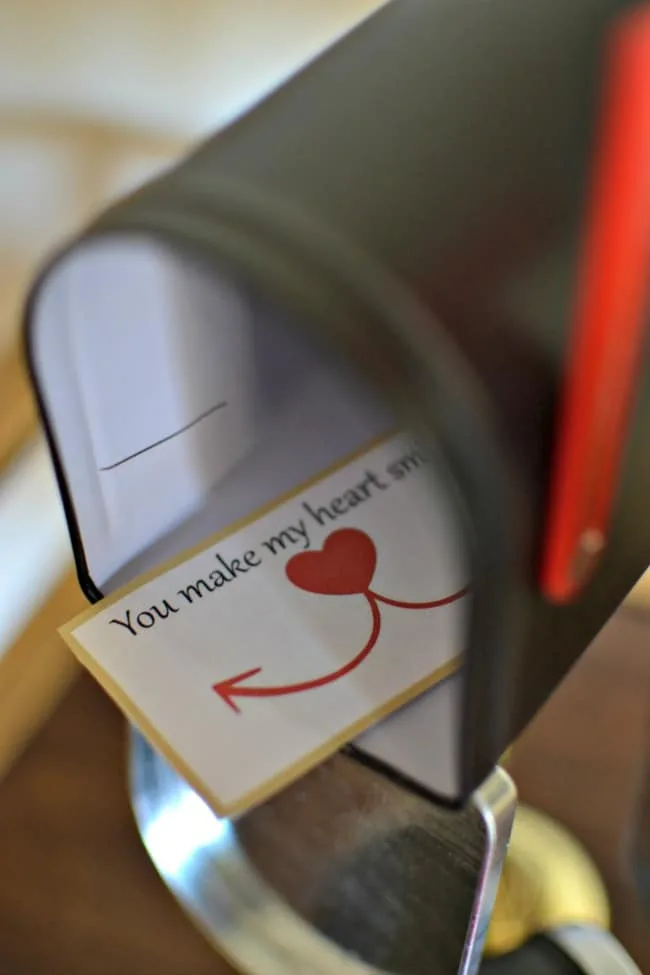 Valentine's Day Mailboxes: + FREE Printable Love Notes!