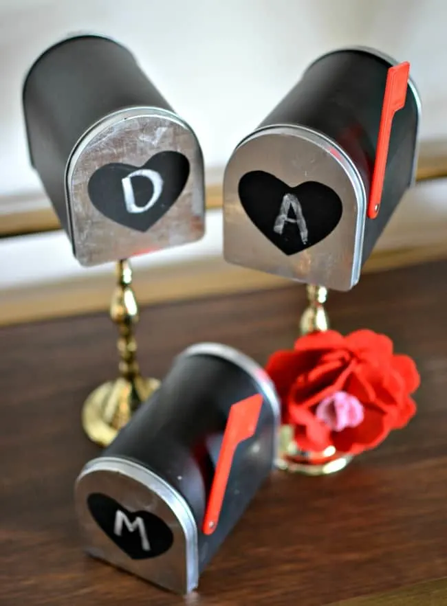 Valentine's Day Mailboxes: + FREE Printable Love Notes!