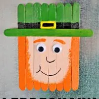 Craft this super cute Popsicle stick leprechaun for St. Patrick's Day with your kiddos.