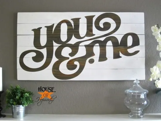 If you love making your own home decor, how about learning how to make wood signs using various do-it-yourself techniques.