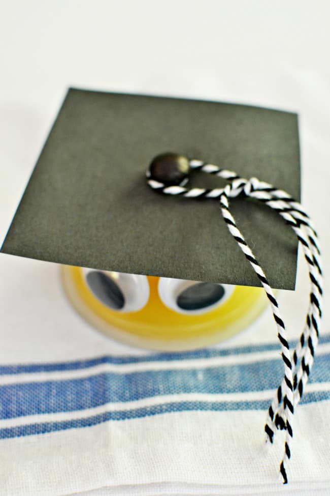 Create these little grads using apple sauce, pudding or fruit cups. So cute for your elementary kids graduations.