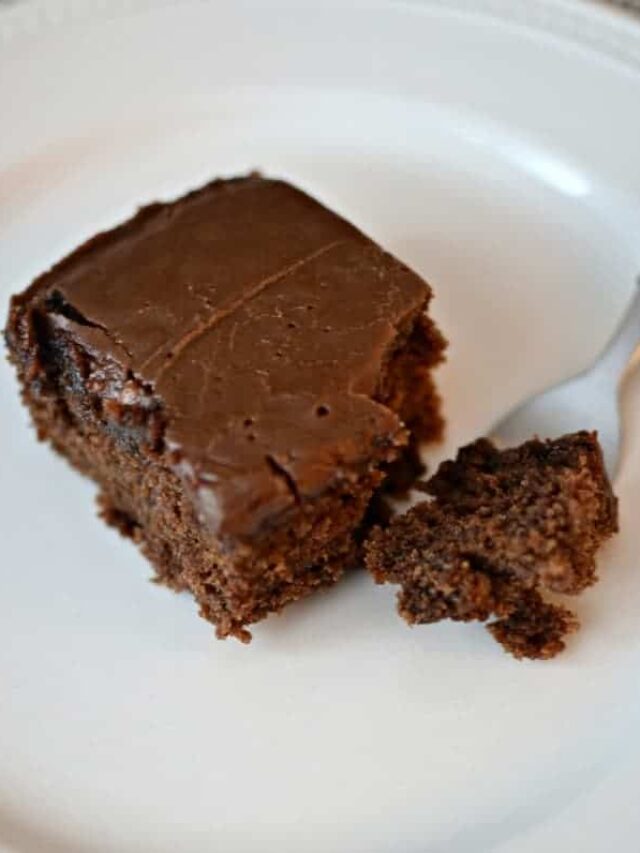 coca cola cake with fudge icing