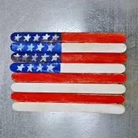 Create this fun and easy popsicle stick flag magnet with your kiddos today. Great craft for Memorial Day, Flag Day and the Fourth of July.