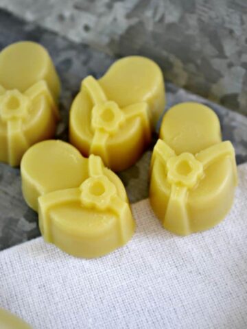 Love these easy to make, 3 ingredient lotion bars. Perfect to remedy dry skin. Plus you can add any of your favorite smelling essential oils.