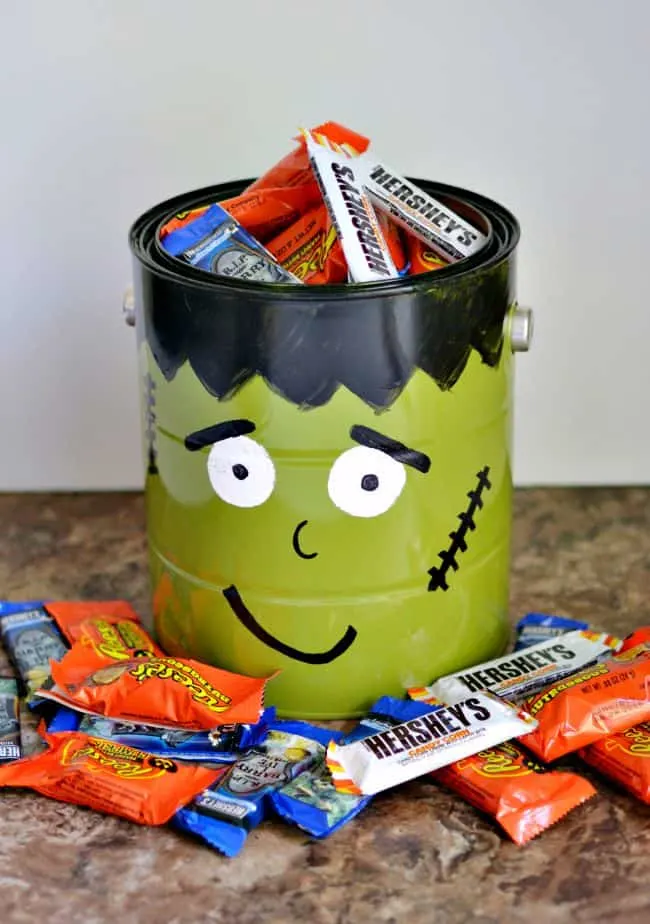 Frankenstein candy bowl... super simple and easy to make for your next Halloween party.