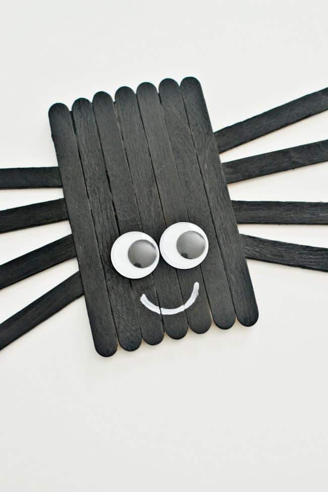 Create this cute little popsicle stick spider with your kids this Halloween. Also great for a book craft (IE: Charlotte's Web, etc.)