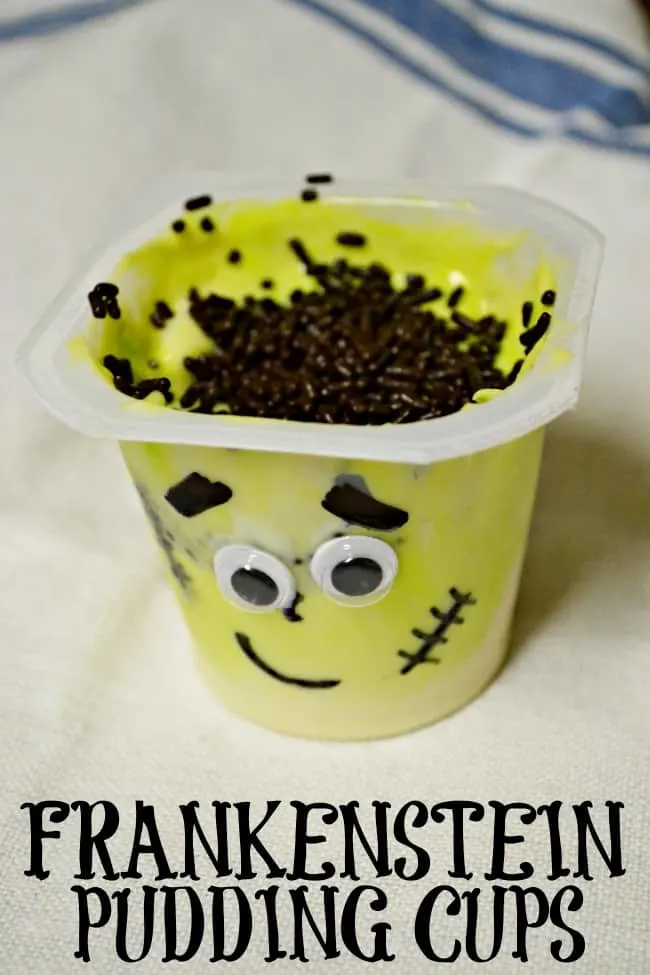 Turn a simple cup of pudding into the perfect class Halloween party treat with these super cute Frankenstein pudding cups. #Frankenstein #Halloween #puddingcups #classroomsnack #classroomtreats 