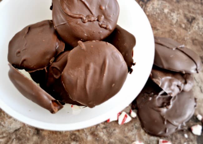 These homemade peppermint patties are better than store bought and super easy to make. All you need is just a few ingredients and you are on your way to that refreshing creamy mint taste.