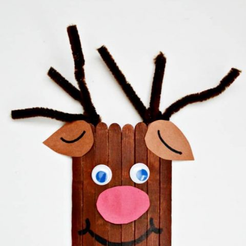 Looking for a Christmas craft do create while on holiday break? This Popsicle Stick Reindeer is to cute and all you need is a few simple supplies.