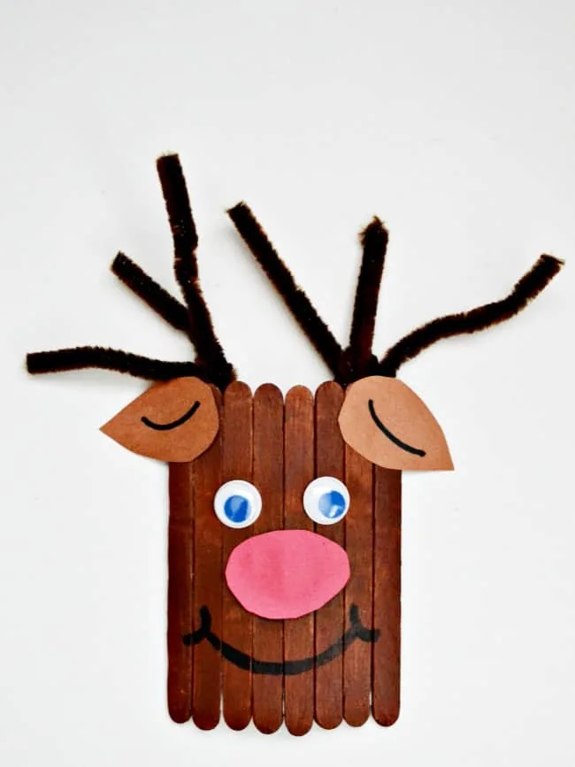 Looking for a Christmas craft do create while on holiday break? This Popsicle Stick Reindeer is to cute and all you need is a few simple supplies.