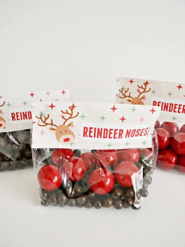 This reindeer noses classroom treat idea is simple to make and perfect for any class from young to older. 