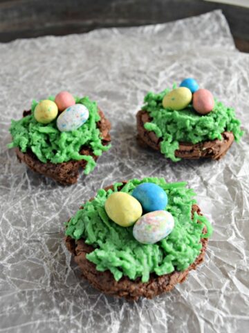 These Easter Coconut Brownie Nests are so cute. They would be perfect for a Easter get together with the family. These would also be cute for a classroom treat.