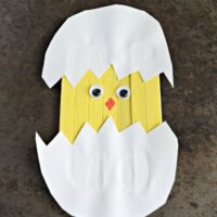 Keep your kids entertained this Easter and create this cute little Popsicle stick Easter chick craft.