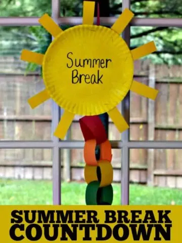 This Summer Break Countdown Chain displays the remaining days until summer break!! An easy craft for kids to get your summer countdown on today!
