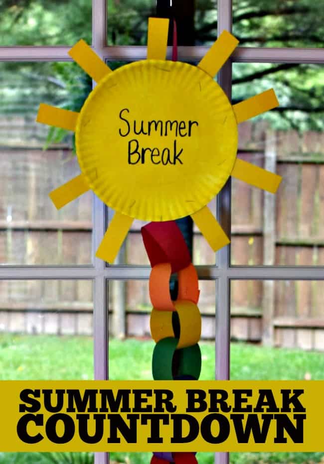 This Summer Break Countdown Chain displays the remaining days until summer break!! An easy craft for kids to get your summer countdown on today! #SummerBreak #CountdowntoSummer #SchoolsOut #KidCraft #PaperPlateCrafts #ChainCrafts