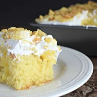 If you love Banana Cream Pie then this Banana Pudding Poke cake will be your new go to. Topped with yummy fresh bananas and crunchy vanilla wafers.