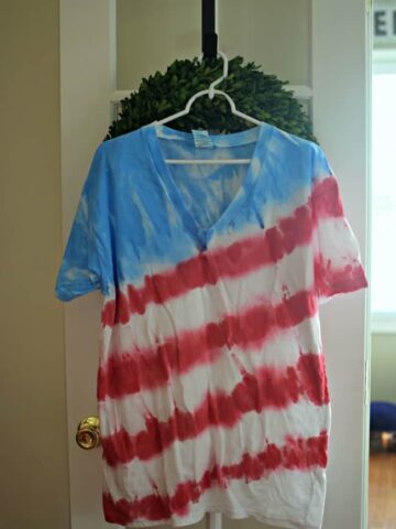 Learn how to make tie dye shirts easily with these simple steps. This American flag pattern is perfect for the 4th of July.