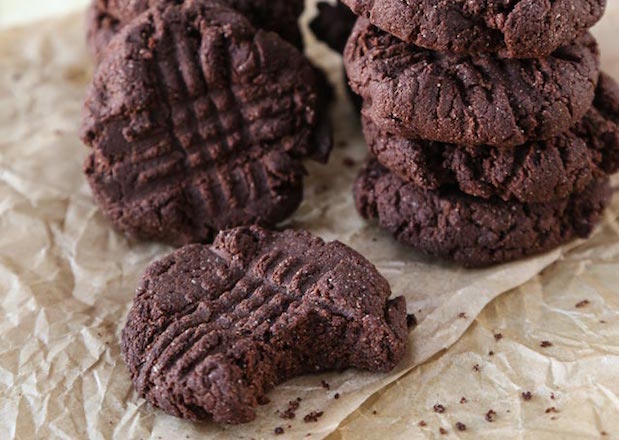 'Tis the season for holiday cookies and we all know how hard it is to resist the carb-laden, sugar-filled treats of the traditional cookie plate.