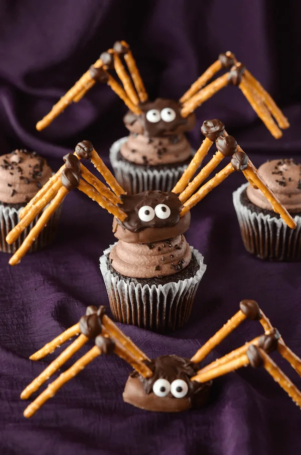 Halloween Cupcake ideas are a must for a frightfully fun Halloween Party.These spooky cupcake recipes & ideas make Halloween so much sweeter for everyone.