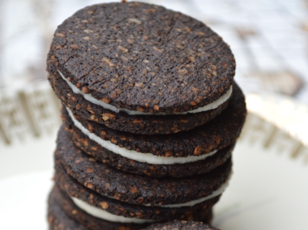 'Tis the season for holiday cookies and we all know how hard it is to resist the carb-laden, sugar-filled treats of the traditional cookie plate.