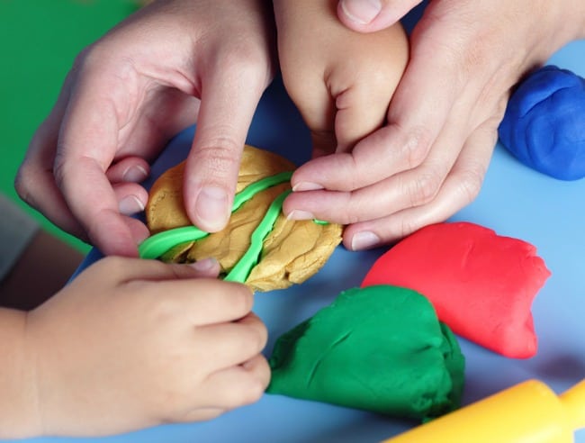 This homemade playdough recipe is perfect for entertaining children, especially during these cold winter days. Loads of fun that takes less than 10 minutes for one batch.