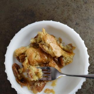 Pecan Cobbler makes having the taste of pecan pie so quick and easy. A great dessert to feed a whole crowd whether at your next family get together or just because you like your friends. This recipe takes the pecan pie to a whole other level. #pecancobbler #pecanpie #pecans #cobblerrecipes #southernrecipes