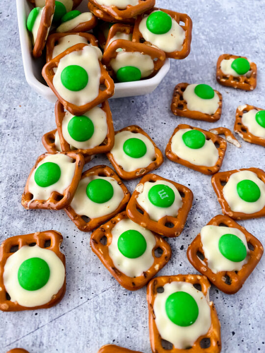 Green Eggs and Ham Pretzels - Dr. Seuss Snack | Today's Creative Ideas