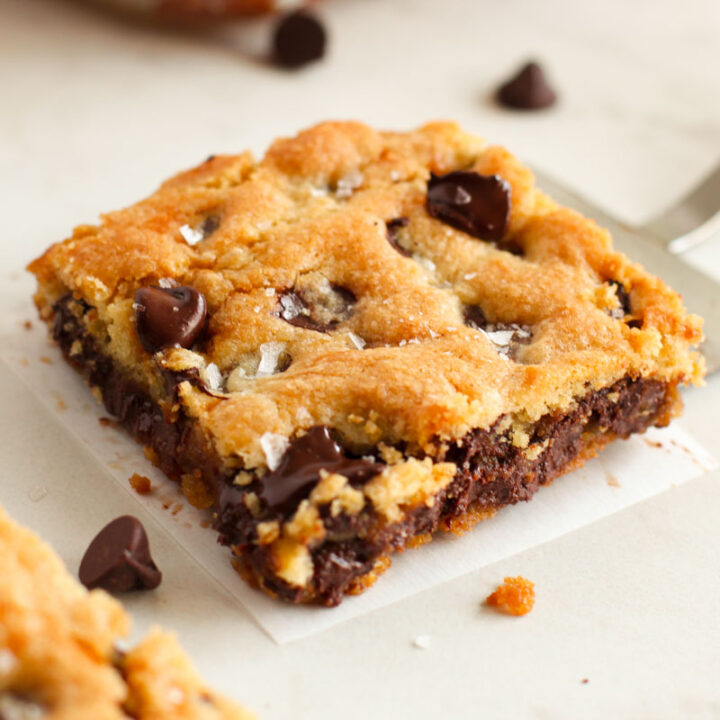 Salted Caramel Chocolate Chip Cookie Bars