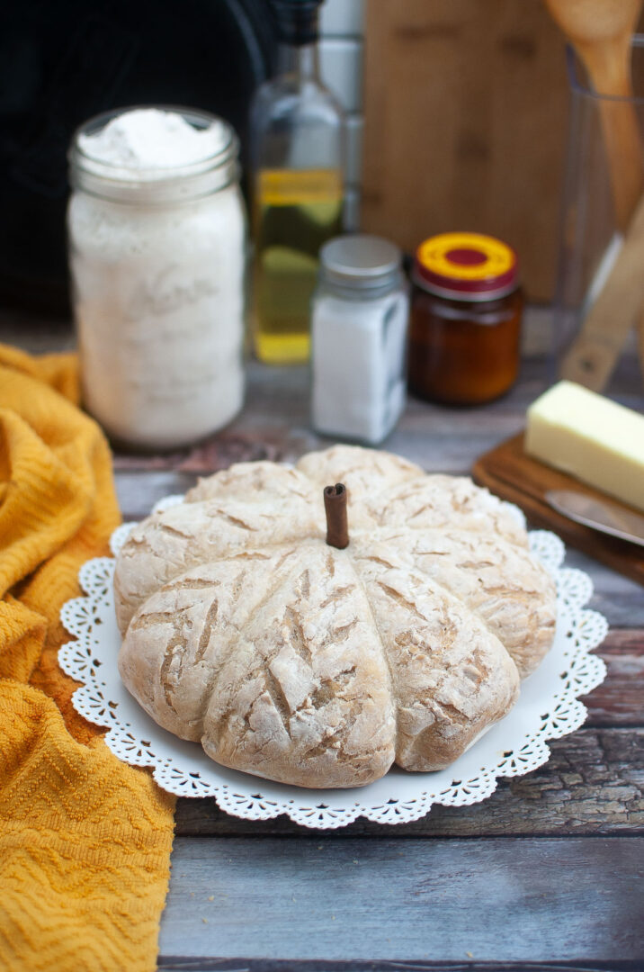 Beautiful pumpkin shaped bread recipe for fall