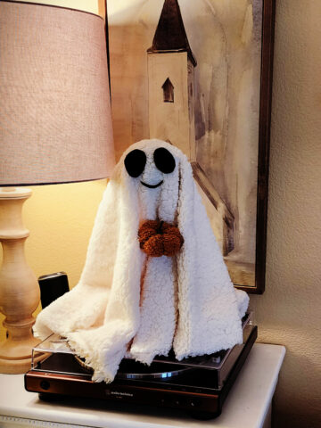 Ghost made with sherpa fabric, felt, and a pumpkin pick.