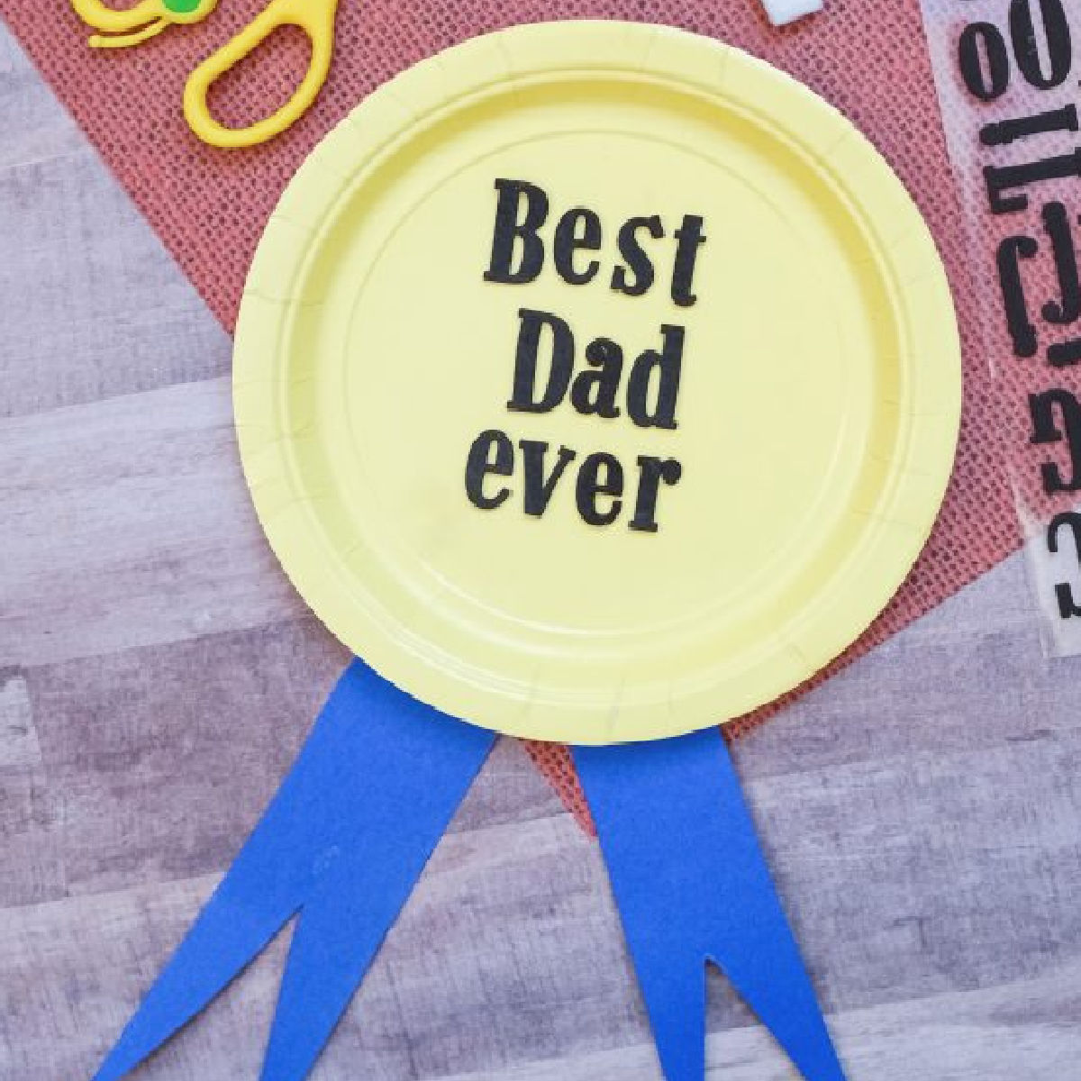 Best Dad Award - Paper Plate Father's Day Craft | Today's Creative